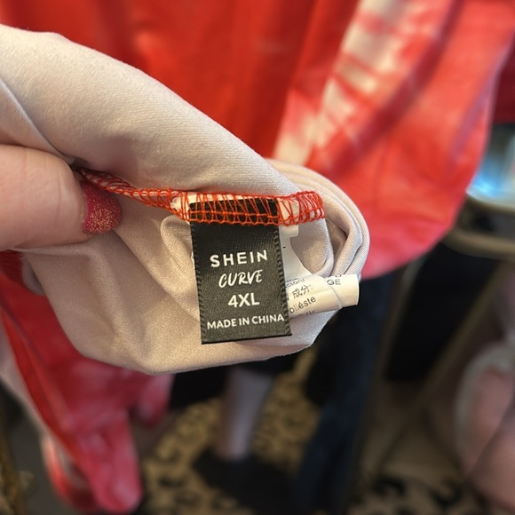 SHEIN curve t shirt - Picture 2 of 4